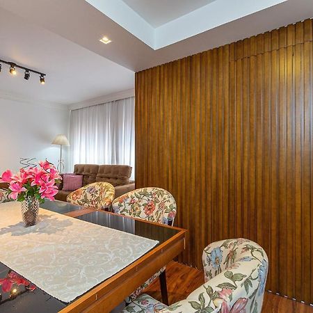 Amplo Apartamento Ao Lado Da Rua Coberta Gramado Bagian luar foto