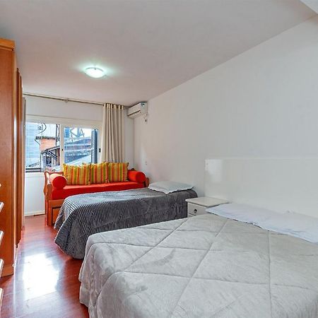 Amplo Apartamento Ao Lado Da Rua Coberta Gramado Bagian luar foto