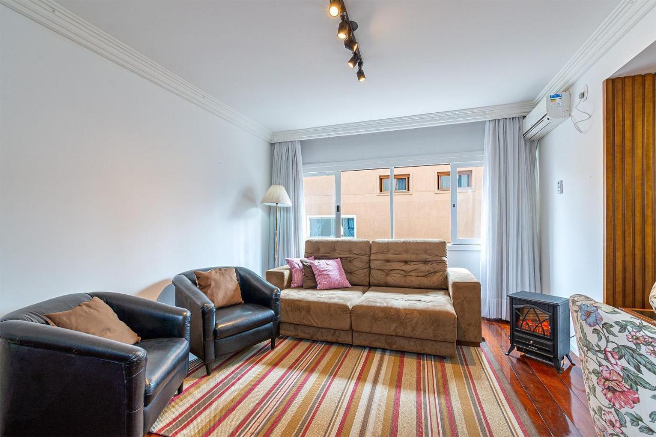 Amplo Apartamento Ao Lado Da Rua Coberta Gramado Bagian luar foto