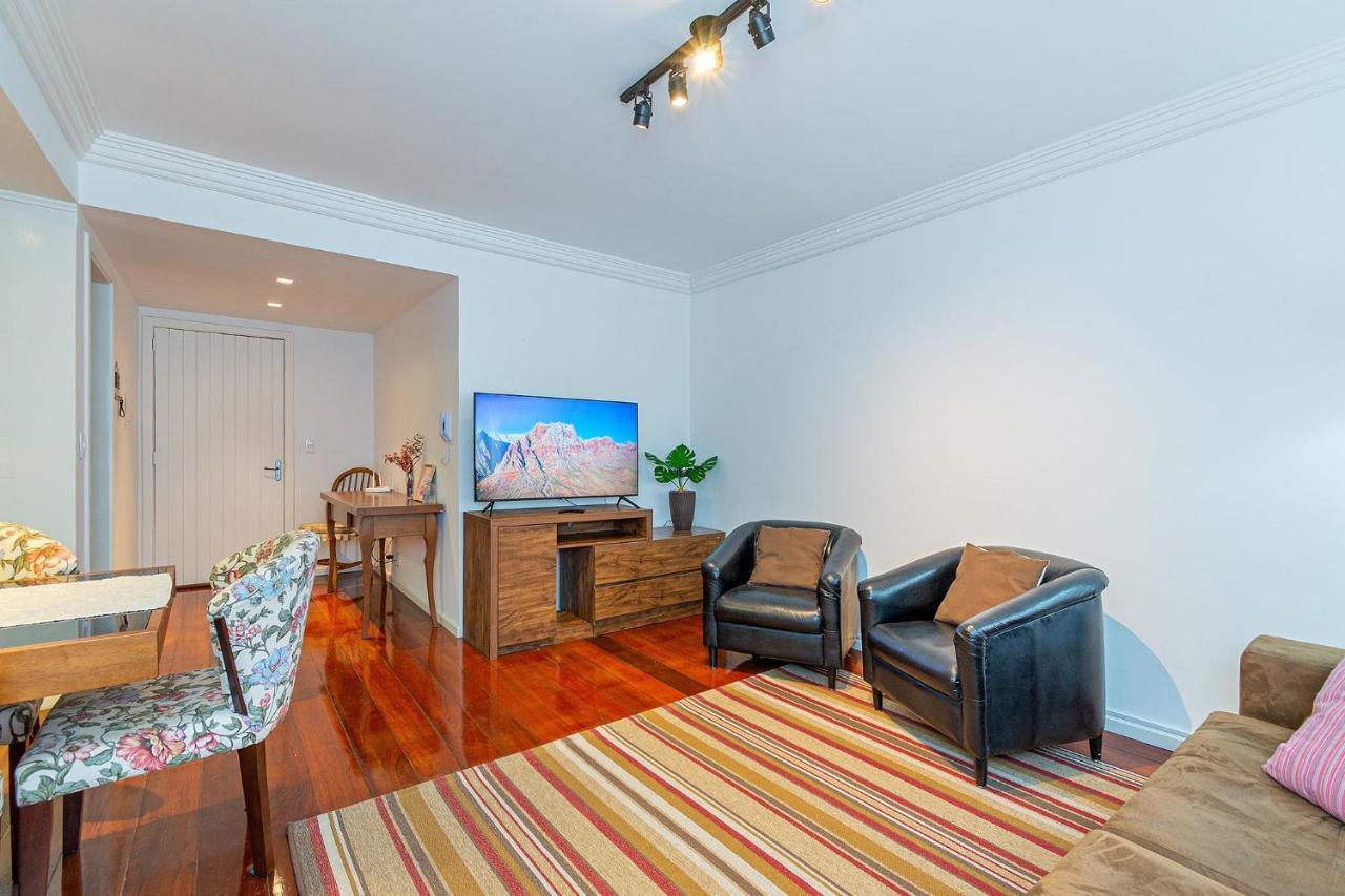 Amplo Apartamento Ao Lado Da Rua Coberta Gramado Bagian luar foto