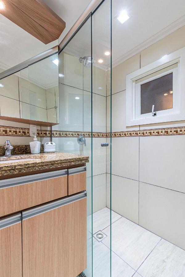 Amplo Apartamento Ao Lado Da Rua Coberta Gramado Bagian luar foto
