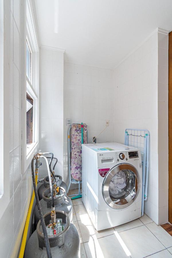 Amplo Apartamento Ao Lado Da Rua Coberta Gramado Bagian luar foto