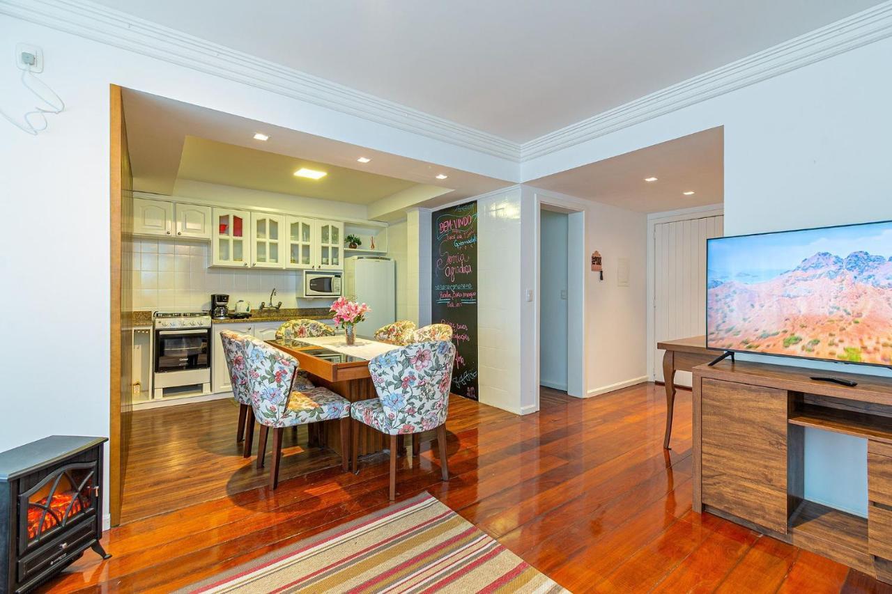Amplo Apartamento Ao Lado Da Rua Coberta Gramado Bagian luar foto