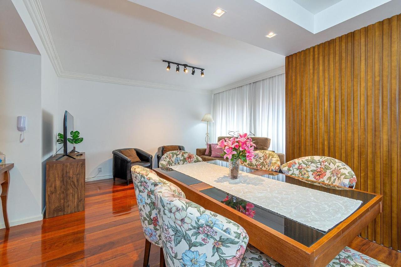 Amplo Apartamento Ao Lado Da Rua Coberta Gramado Bagian luar foto