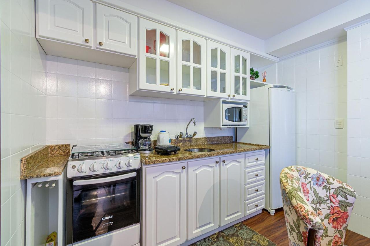 Amplo Apartamento Ao Lado Da Rua Coberta Gramado Bagian luar foto