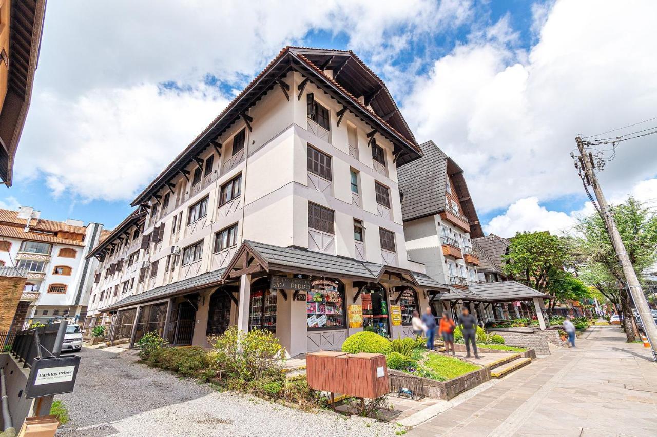 Amplo Apartamento Ao Lado Da Rua Coberta Gramado Bagian luar foto