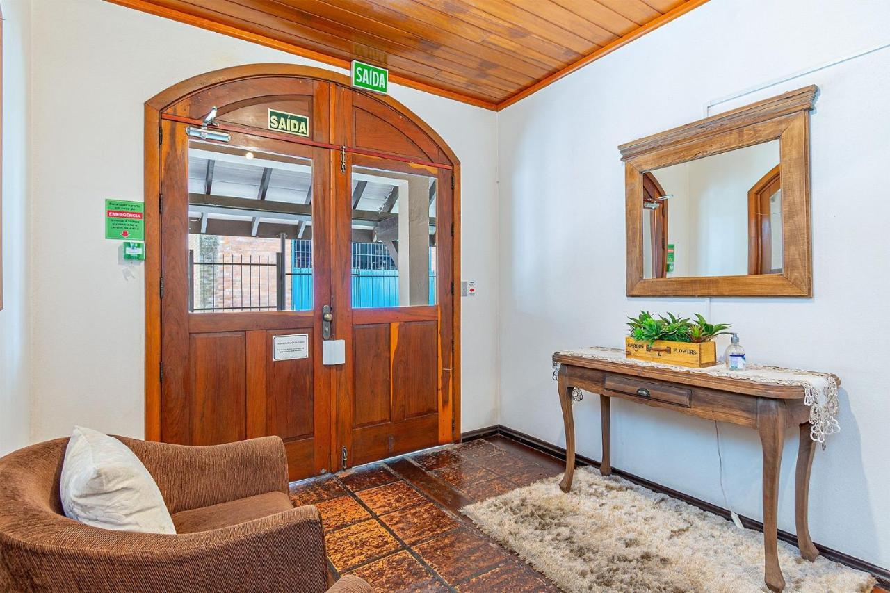 Amplo Apartamento Ao Lado Da Rua Coberta Gramado Bagian luar foto